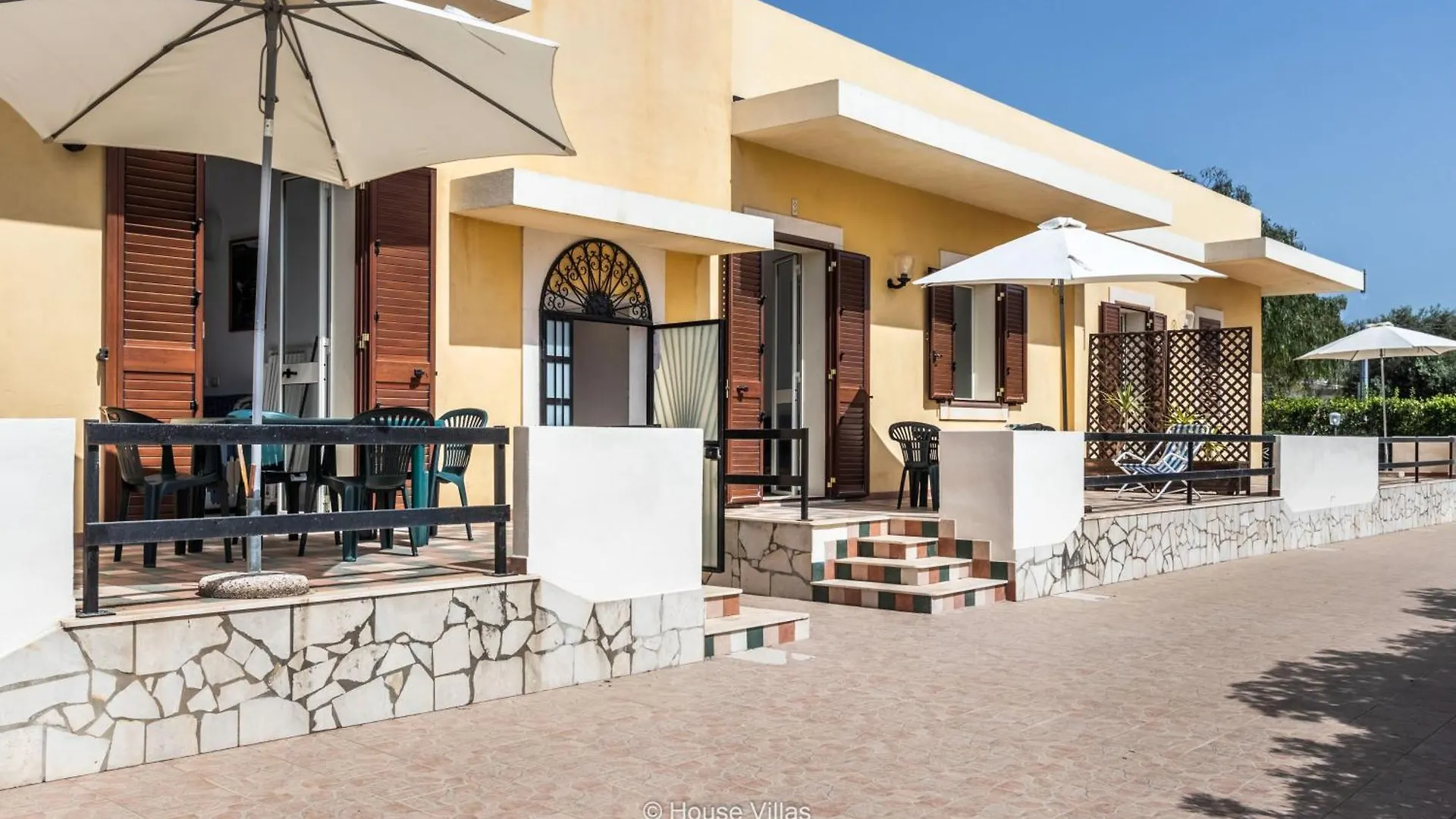 בית נופש אבולה House & Villas - Miramare Exclusive Lodge איטליה